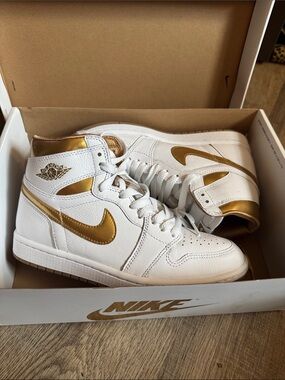 Women’s Nike Air Jordan 1 Retro Hi OG White with Gold Accents